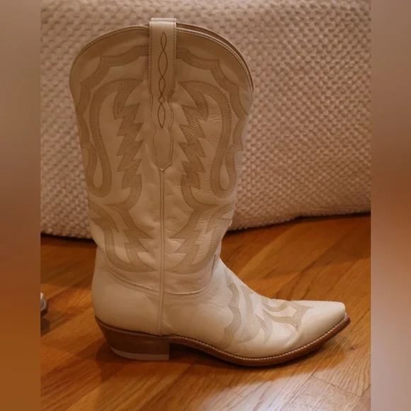 Lucchese Cream Heeled Western Boots - Picture 9 of 9